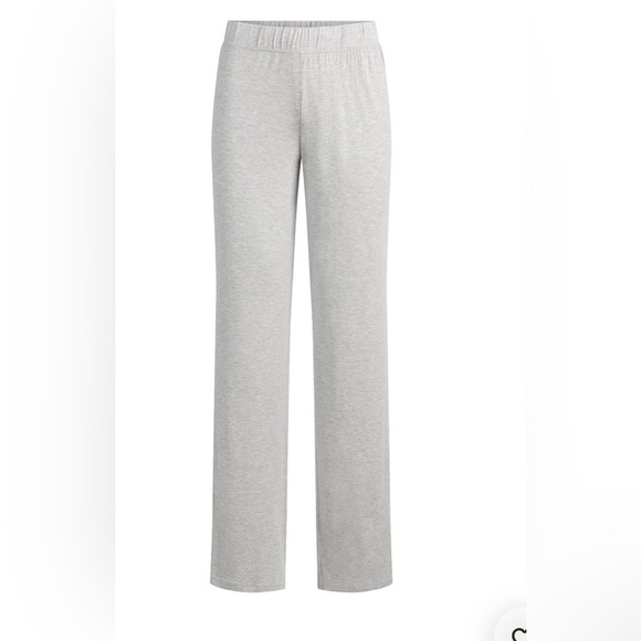 SKIMS LONG SLEEVE BUTTON UP LIGHT HEATHER GREY
Classic Limited Set Size XL - Picture 4 of 5